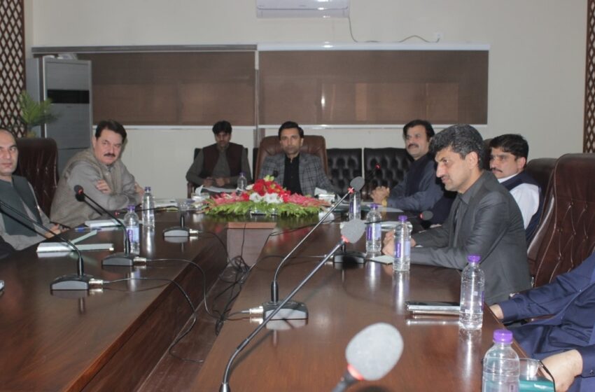   ورکرز ویلفیئر بورڈ خیبر پختونخوا میں نئے وزیرِ محنت فیصل ترکئی کا استقبال، جاری منصوبوں پر بریفنگ 