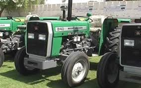   محنت کشوں میں گرین ٹریکٹرز کی تقسیم 