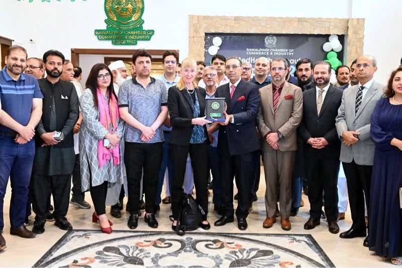  جرمن سفیر انالمپر کی آر سی سی آئی آمد، باہمی تعاون کے فروغ پر تبادلۂ خیال