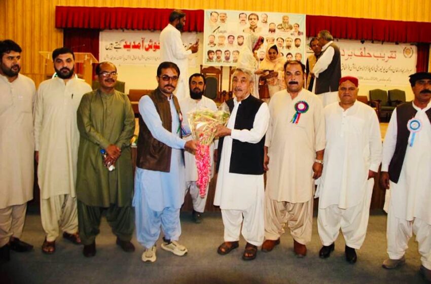  آل پاکستان لیبر فیڈریشن کے صدر لالہ سلطان خان کا سردار بہادر خان ویمن یونیورسٹی کا دورہ
